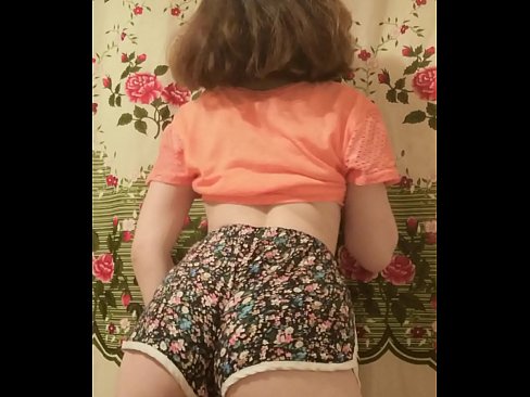 ❤️ Sexy ung babe tar av seg shortsen på kamera ☑ Pornovideo ved no.com-pornzog.ru ️❤